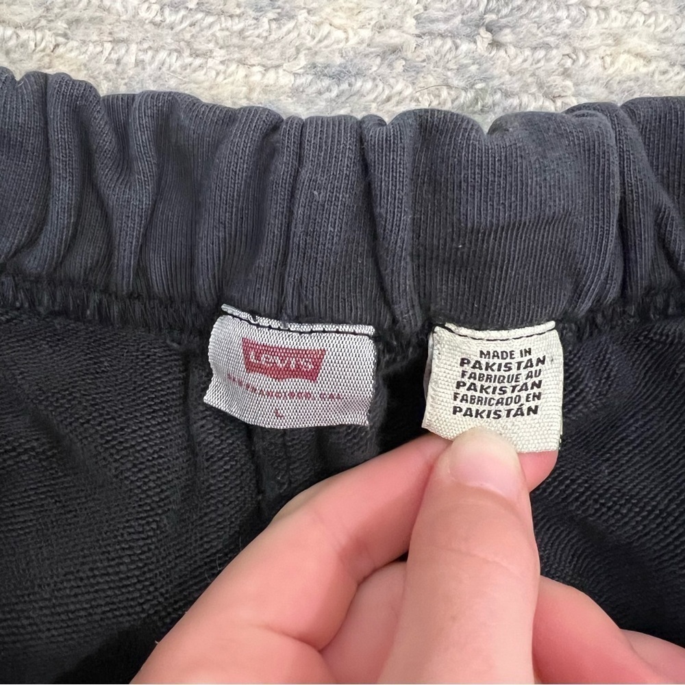 BUNDLE of Levi’s black sweatshirt AND sweatpants - Picture 7 of 17
